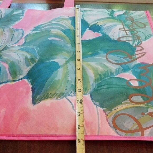 3 DESIGNER GIFT BAGS/ TOTES  WITH LOGOS...Excellent Used Condition. - Picture 11 of 11